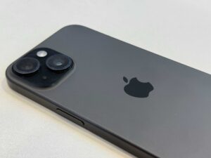 Telefon APPLE IPHONE 15 128 GB 100% baterii, ładny stan!