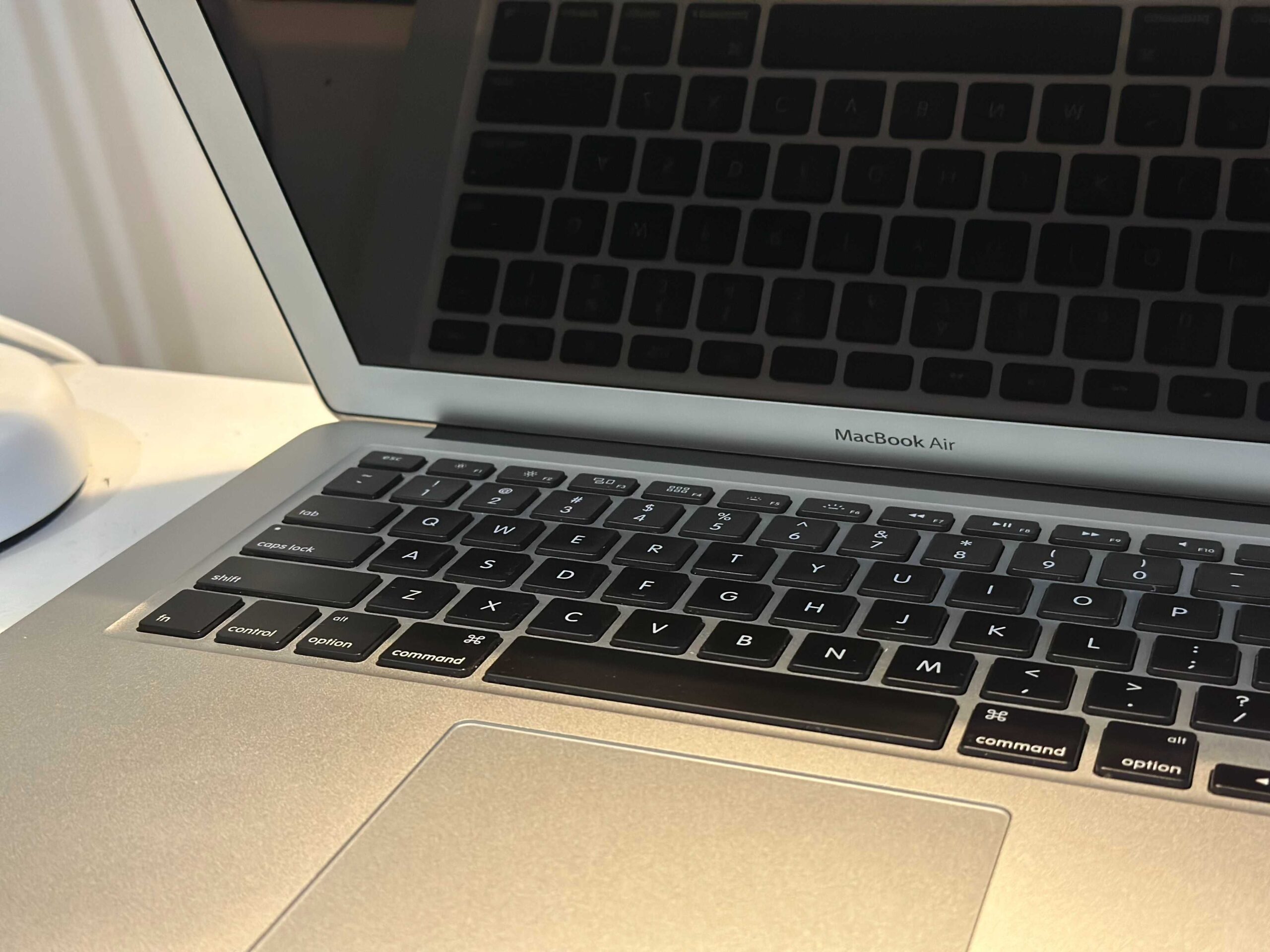 Laptop Apple Macbook Air i7/8GB/256GB/HD6000 - obrazek 2