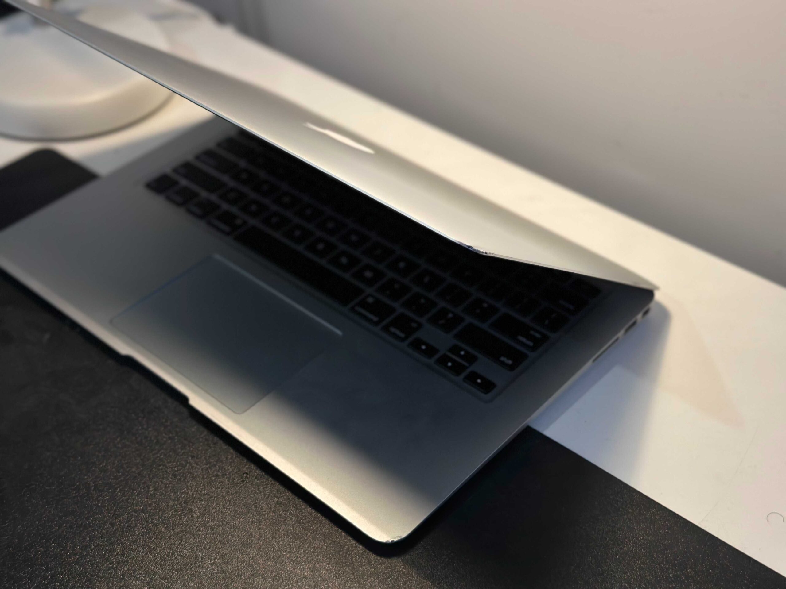 Laptop Apple Macbook Air i7/8GB/256GB/HD6000 - obrazek 4