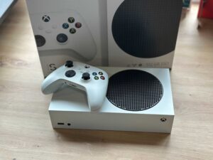 Konsola Xbox Series S 512 GB + Pad + Oryginalne Pudełko! Jak nowa 12mc